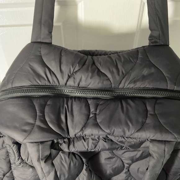 Vera Bradley Women’s Featherweight Travel Bag - Picture 10 of 15